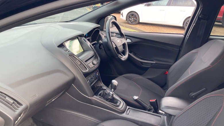 Ford Focus 1.0 EcoBoost 140 ST-Line Navigation 5dr Petrol Hatchback